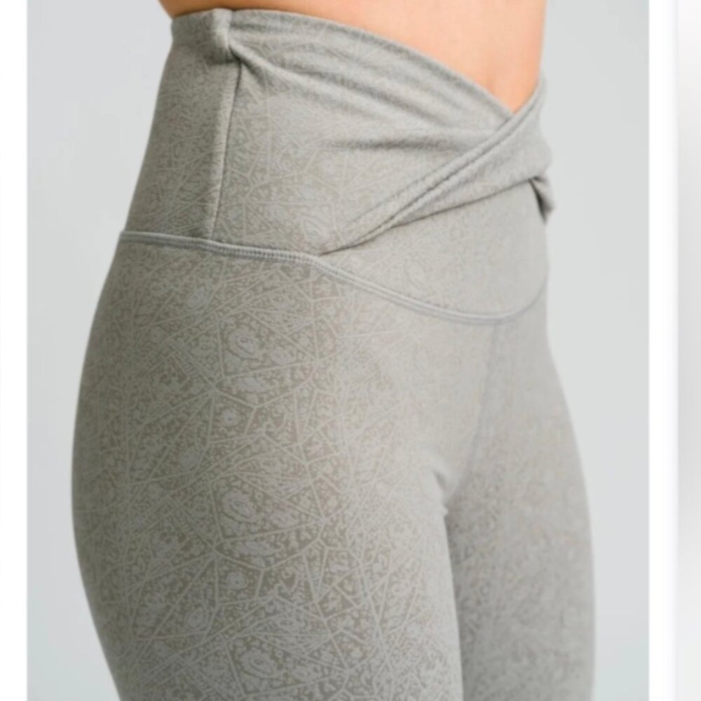 Zyia Cement Croise Crossover Waistband Hi Rise 7/8 Leggings, Size 6-8